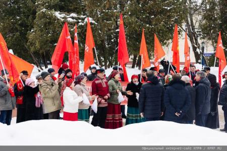 12 февраля кандидат в Президенты от КПРФ Николай Харитонов работает в Калуге