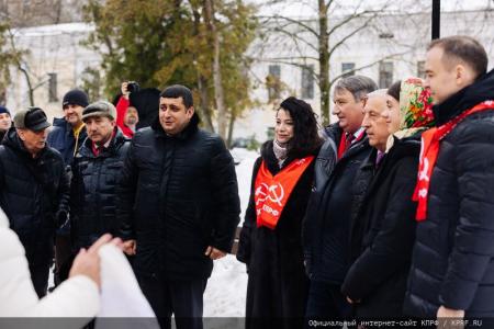12 февраля кандидат в Президенты от КПРФ Николай Харитонов работает в Калуге