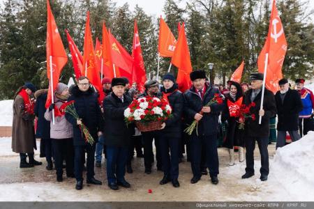 12 февраля кандидат в Президенты от КПРФ Николай Харитонов работает в Калуге