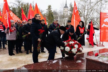 12 февраля кандидат в Президенты от КПРФ Николай Харитонов работает в Калуге
