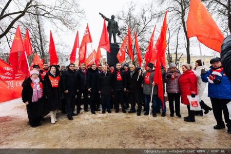 12 февраля кандидат в Президенты от КПРФ Николай Харитонов работает в Калуге