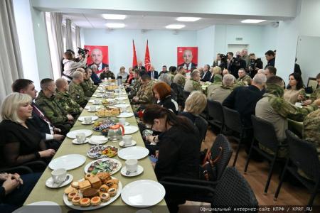 Г.А. Зюганов и Н.М. Харитонов встретились с участниками СВО в совхозе имени Ленина