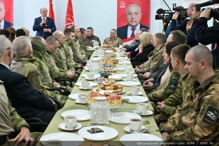 Г.А. Зюганов и Н.М. Харитонов встретились с участниками СВО в совхозе имени Ленина