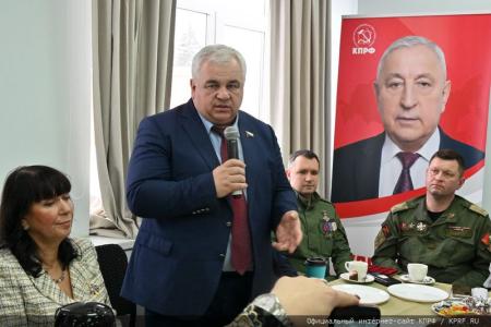Г.А. Зюганов и Н.М. Харитонов встретились с участниками СВО в совхозе имени Ленина