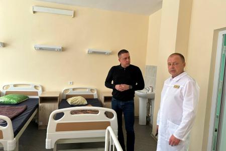 Сенатор РФ Айрат Гибатдинов проверил ход ремонта Ульяновской городской клинической больницы