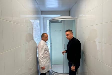 Сенатор РФ Айрат Гибатдинов проверил ход ремонта Ульяновской городской клинической больницы