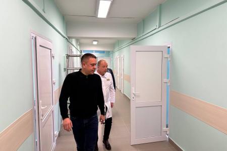 Сенатор РФ Айрат Гибатдинов проверил ход ремонта Ульяновской городской клинической больницы