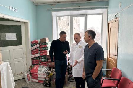 Сенатор РФ Айрат Гибатдинов проверил ход ремонта Ульяновской городской клинической больницы