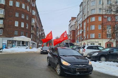 В День рождения Рабоче-Крестьянской Красной Армии коммунисты города Иваново поздравляли жителей с праздником