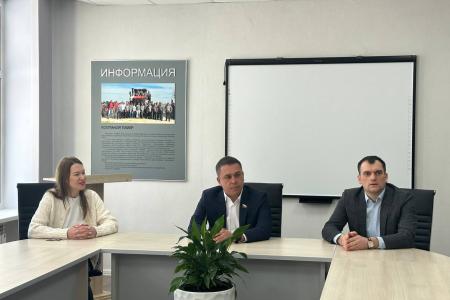 Сенатор РФ Айрат Гибатдинов провёл встречу со студентами экономического факультета Ульяновского государственного аграрного университета