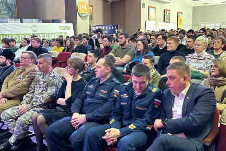 Сенатор РФ Айрат Гибатдинов провёл встречу со студентами экономического факультета Ульяновского государственного аграрного университета