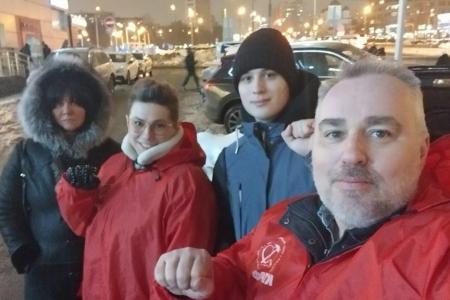 Москва. Коммунистическую прессу - в массы!