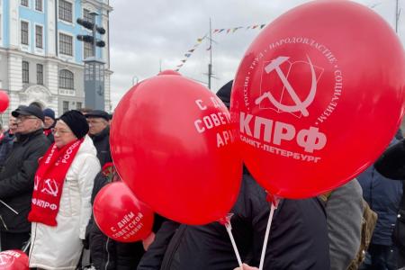 Коммунисты города трех революций встретили День создания РККА у «Авроры»