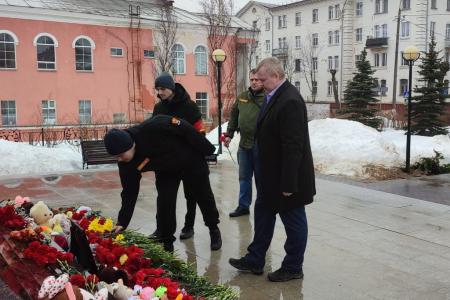 Подмосковные коммунисты: Наш народ террористам не запугать!