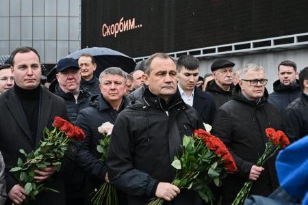 Руководитель фракции КПРФ в Мособлдуме Александр Наумов почтил память о погибших в «Крокус Сити Холле»