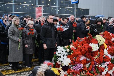 Руководитель фракции КПРФ в Мособлдуме Александр Наумов почтил память о погибших в «Крокус Сити Холле»