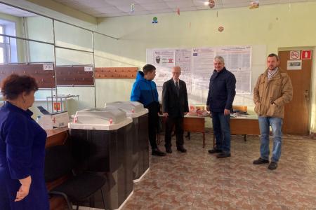 По поручению руководителя фракции КПРФ в Мособлдуме Александра Наумова проверена работа избирательных участков в Подмосковье