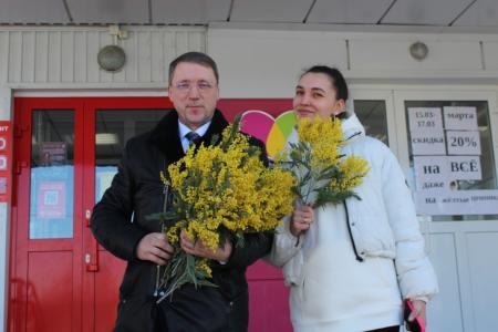 Коммунисты поздравили жительниц Пензы с Международным женским днём