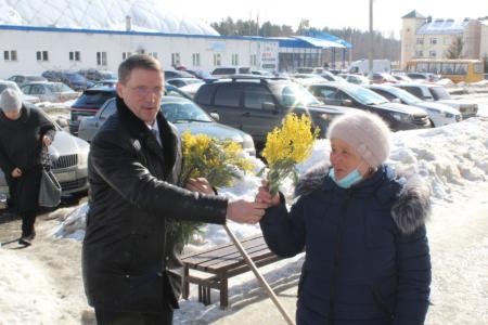 Коммунисты поздравили жительниц Пензы с Международным женским днём