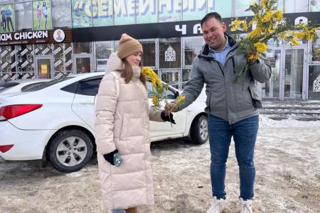 Коммунисты поздравили жительниц Пензы с Международным женским днём
