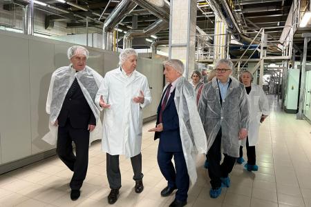 Кандидат в Президенты РФ от КПРФ Николай Харитонов посетил ЗАО «Щёлковохлеб» в Подмосковье