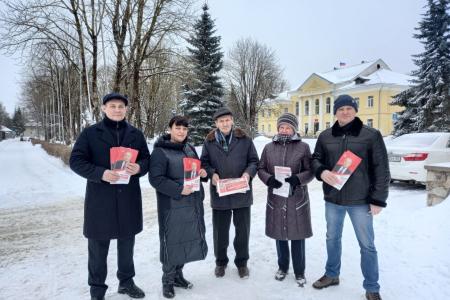 Псковский обком КПРФ принимает активное участие в патриотических мероприятиях