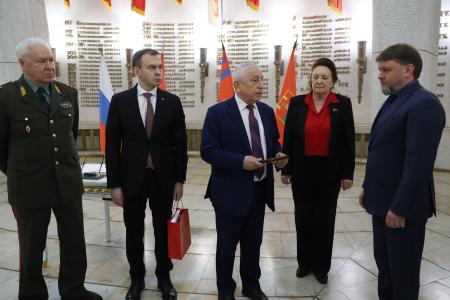 Кандидат в Президенты РФ Н.М. Харитонов вместе с делегацией КПРФ посетил в рамках рабочего визита в Сталинград музей-заповедник «Сталинградская битва»