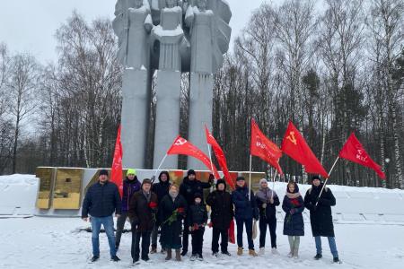Подмосковные коммунисты: Труд на благо Родины и народа!
