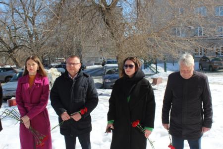 Коммунисты Пензы почтили память В.И. Илюхина в годовщину его смерти