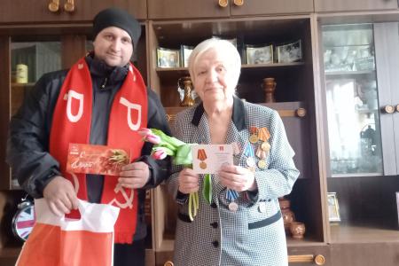 Калужские коммунисты поздравили женщин-ветеранов с праздником 8 Марта