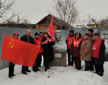 Коммунисты Саратовской области почтили память И.В. Сталина