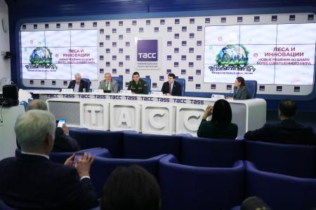 Олег Лебедев вместе с руководителем Рослесхоза Иваном Советниковым на пресс-конференции в ТАСС рассказали  о цифровизации лесного хозяйства России