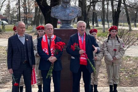 Краснодарский край, Белореченск. Коммунисты Краснодарского края и Республики Адыгея почтили память И.В. Сталина
