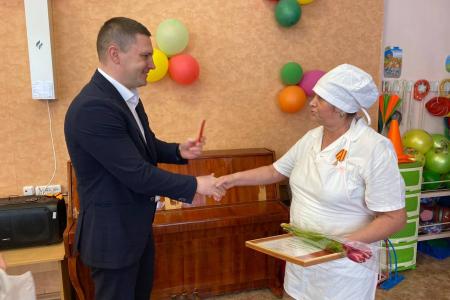 Ульяновские коммунисты в преддверии самого весеннего и теплого праздника — 8 марта, традиционно поздравляют всех женщин!