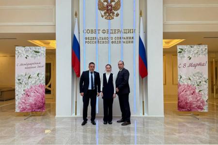 Айрат Гибатдинов встретился в Москве с победительницей конкурса детского рисунка «Герои СВО»