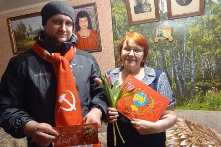 Калужские коммунисты поздравили женщин-ветеранов с праздником 8 Марта