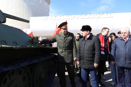 Кандидат в Президенты РФ Н.М. Харитонов вместе с делегацией КПРФ посетил в рамках рабочего визита в Сталинград музей-заповедник «Сталинградская битва»