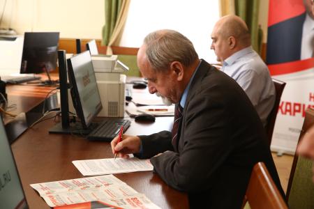 «Нам чужого не надо, но и своего не отдадим!» Кандидат в Президенты РФ Н.М. Харитонов встретился в Москве с группой контроля за ходом голосования «Красный контроль»