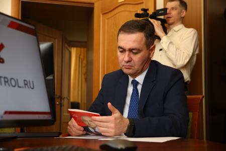 «Нам чужого не надо, но и своего не отдадим!» Кандидат в Президенты РФ Н.М. Харитонов встретился в Москве с группой контроля за ходом голосования «Красный контроль»