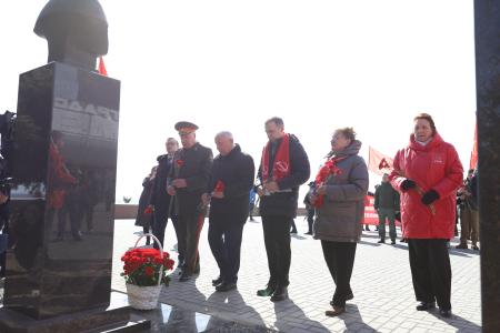 Кандидат в Президенты РФ Н.М. Харитонов вместе с делегацией КПРФ посетил в рамках рабочего визита в Сталинград музей-заповедник «Сталинградская битва»