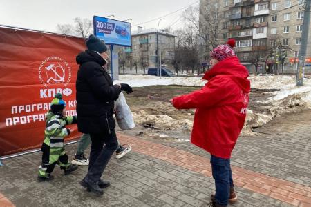 Нижегородские коммунисты провели ряд пикетов в поддержку кандидата от КПРФ Николая Харитонова