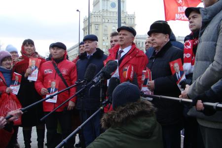 Г.А. Зюганов и Н.М. Харитонов встретились с московским партактивом и присоединились к акции «Красные в городе»