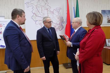 Сергей Гаврилов предложил увековечить подвиг советских врачей,  посетив Семилукский район