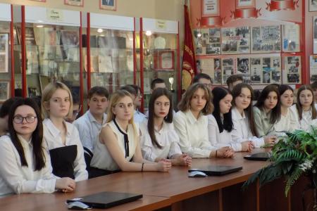 Воронежская область. Депутаты от КПРФ Сергей Гаврилов и Александр Шабунин встретились с учащимися Семилукского колледжа