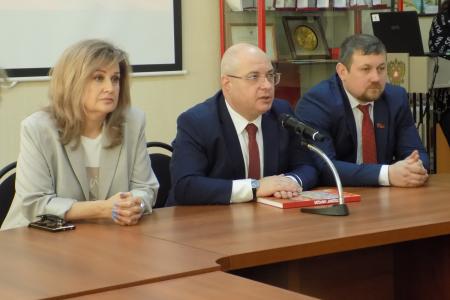 Воронежская область. Депутаты от КПРФ Сергей Гаврилов и Александр Шабунин встретились с учащимися Семилукского колледжа