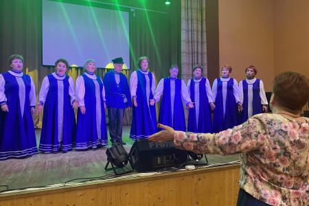 Коммунисты Калининграда поздравили тружениц с наступающим 8 марта