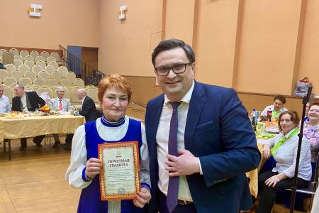 Коммунисты Калининграда поздравили тружениц с наступающим 8 марта