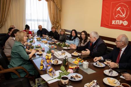 Делегация КПРФ во главе с К.К. Тайсаевым продолжила работу в Донецкой Народной Республике