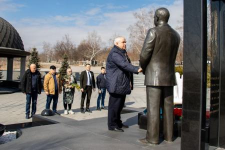 Делегация КПРФ во главе с К.К. Тайсаевым продолжила работу в Донецкой Народной Республике