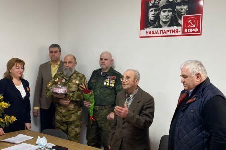 Делегация КПРФ во главе с К.К. Тайсаевым работает в Луганской Народной Республике